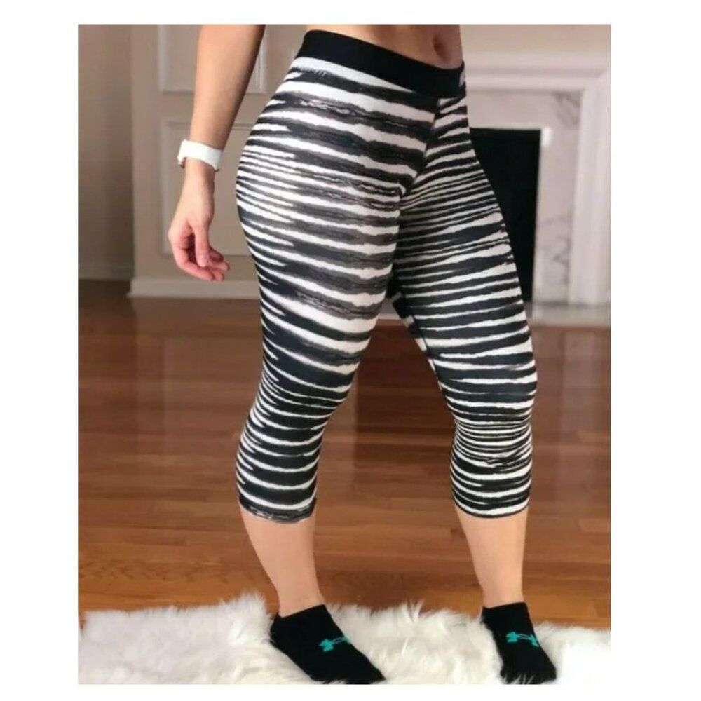 Nike One Legend Stripe Capri Leggings Black White Zebra Women's Medium - Picture 10 of 11